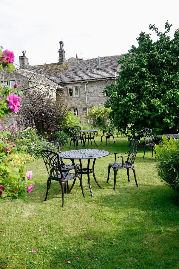 فندق آشفيلد هاوس غراسينغتون المظهر الخارجي الصورة The garden at the Old Swan