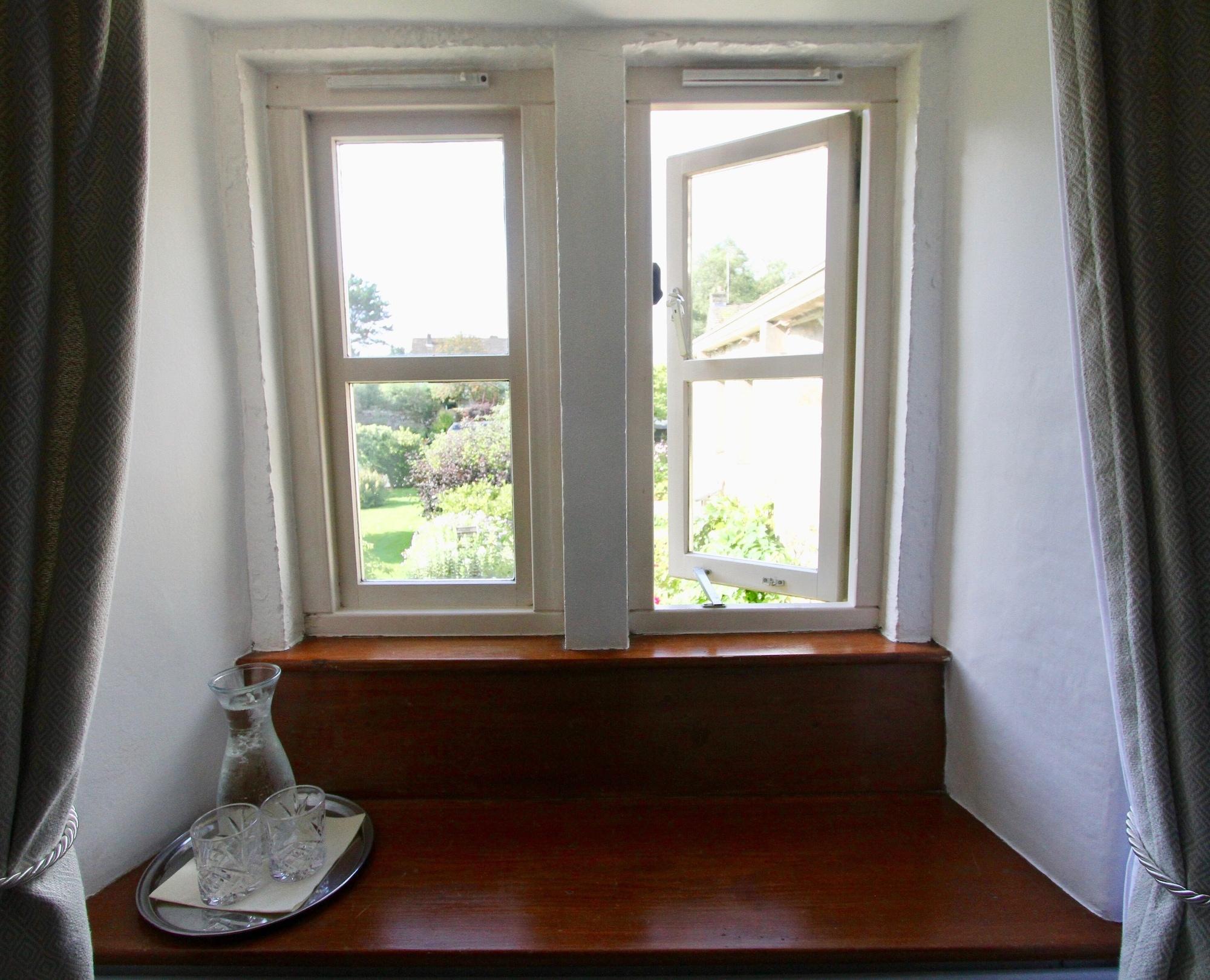 فندق آشفيلد هاوس غراسينغتون المظهر الخارجي الصورة A windowsill