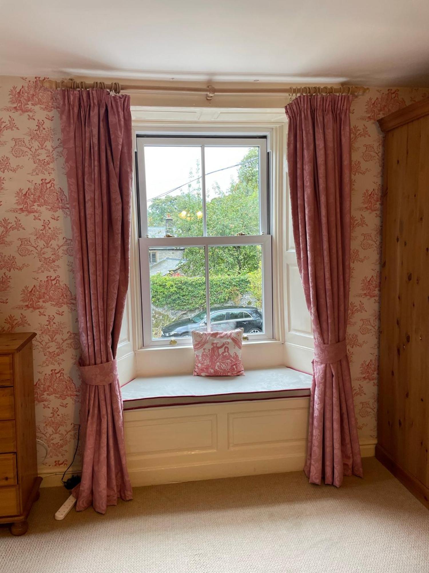 فندق آشفيلد هاوس غراسينغتون الغرفة الصورة A window with a window seat