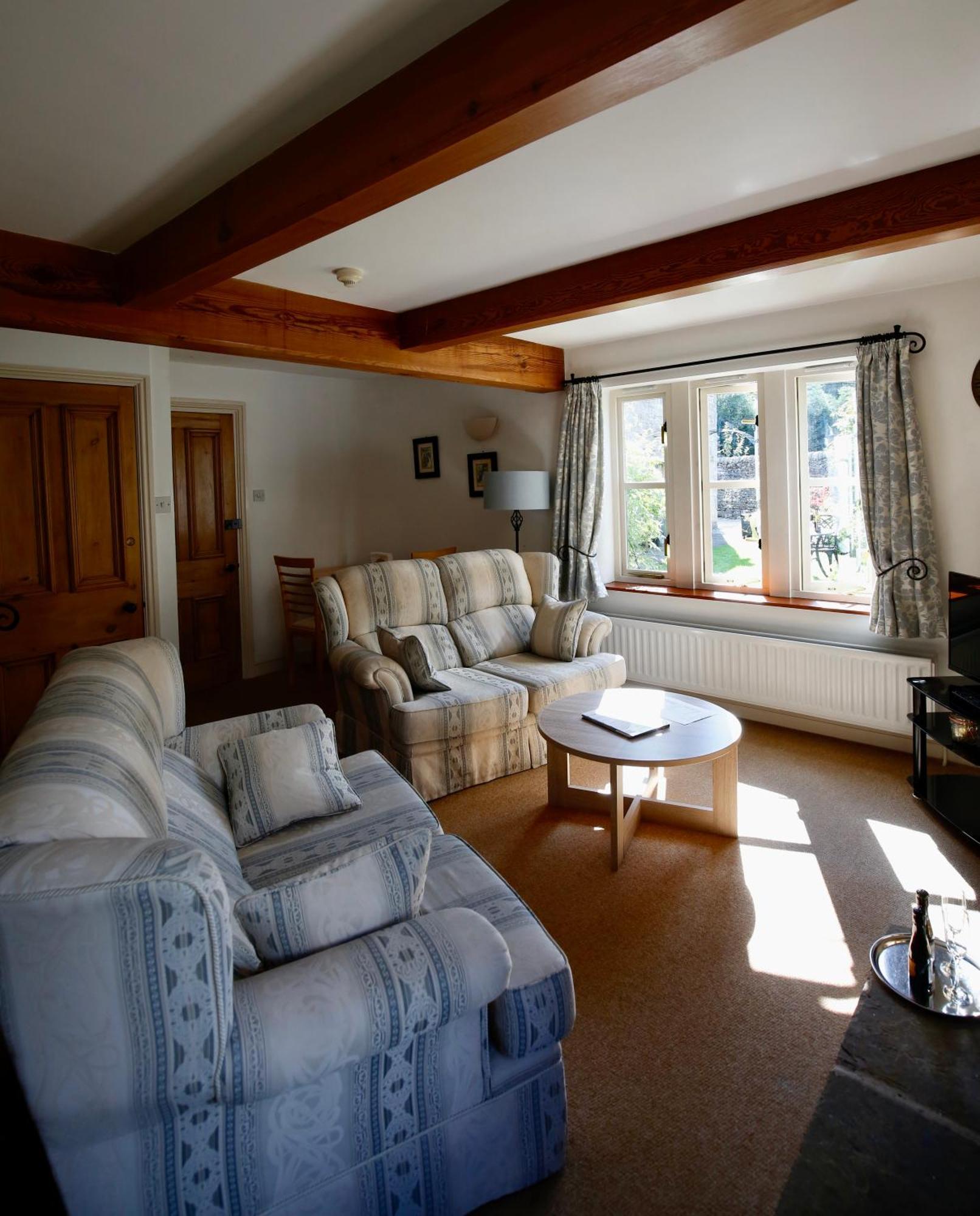 فندق آشفيلد هاوس غراسينغتون الغرفة الصورة The living room at The Old School House